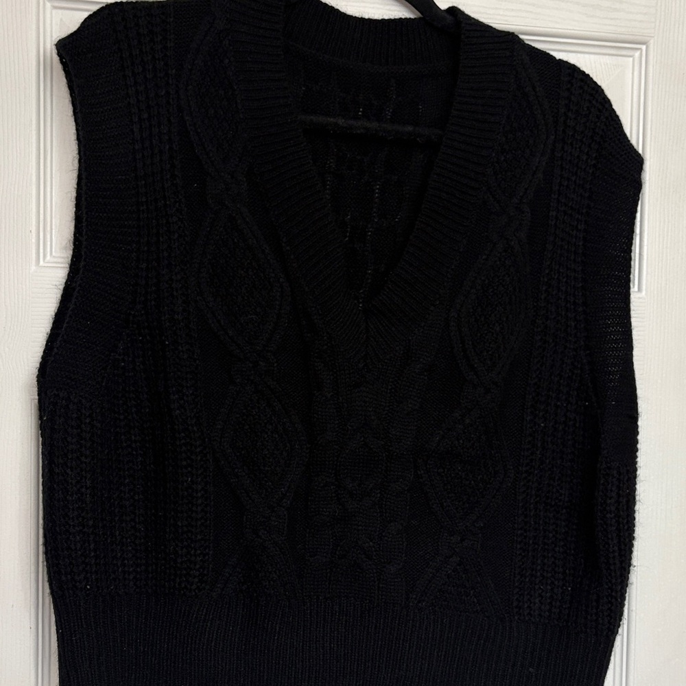 SHEIN Black V-Neck Knit Sweater Vest